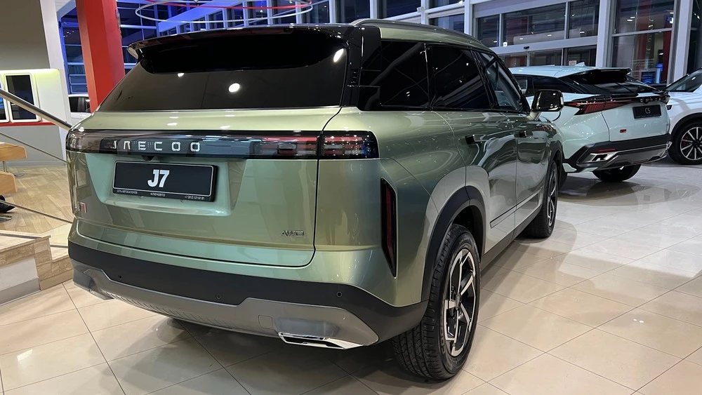 jaecoo J7 тест сбоку сзади