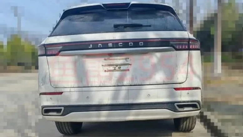 Кроссовер Jaecoo J8 с автоматической трансмиссией автоматом АКП сзади
