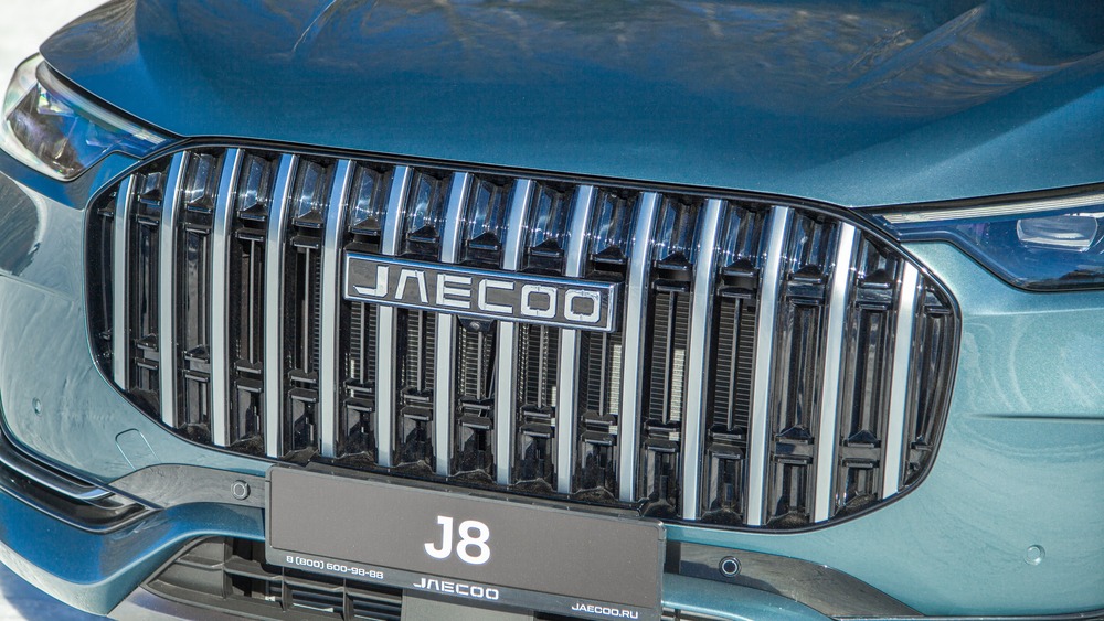 Jaecoo J8 тест спереди решетка радиатора