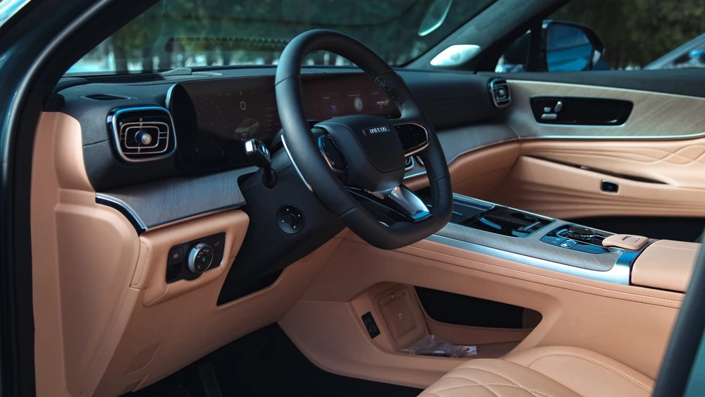 Jaecoo J8 тест салон интерьер первый ряд