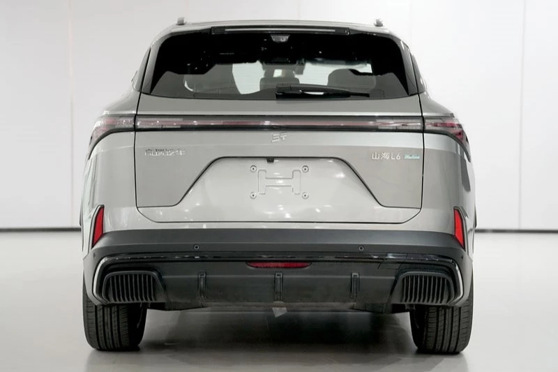 Гибридный кроссовер Jetour Shanhai L6 сзади