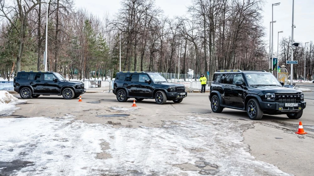 Jetour T2 спереди сбоку черные