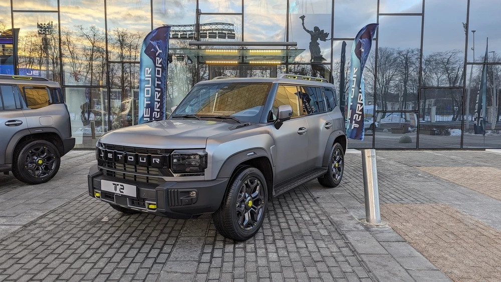 Jetour T2 презентация спереди сбоку