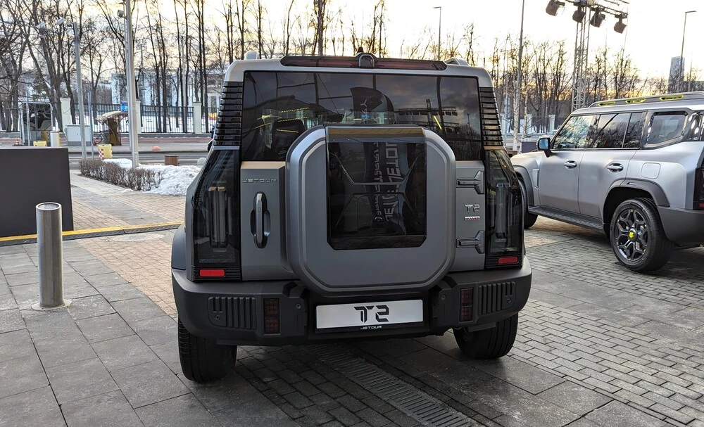 Jetour T2 презентация сбоку сзади