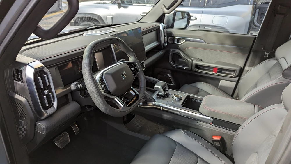 Jetour T2 салон интерьер презентация первый ряд сиденья