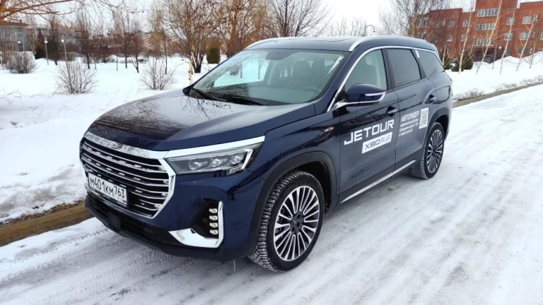 Jetour X90 Plus тест Мишина сбоку спереди
