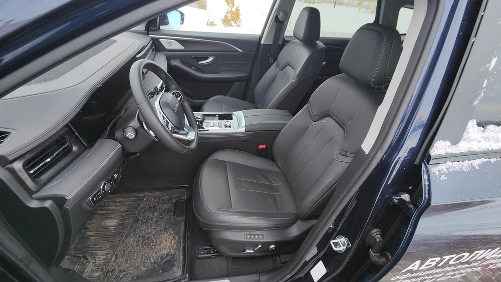 Jetour X90 Plus тест Мишина салон интерьер первый ряд сиденья