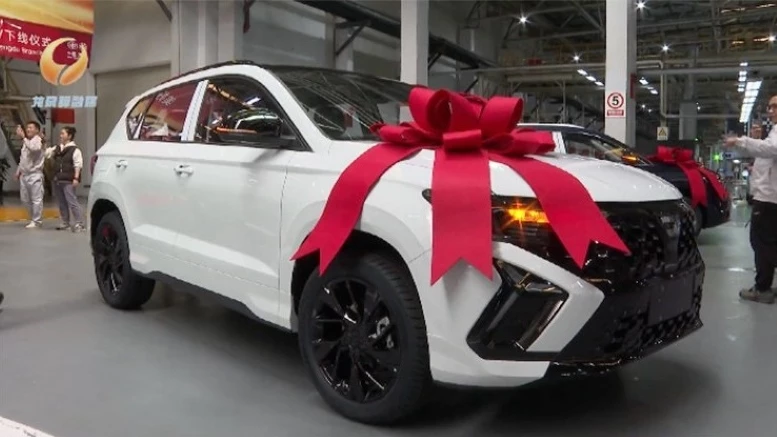 Обновленный кроссовер Jetta VS5 сбоку спереди