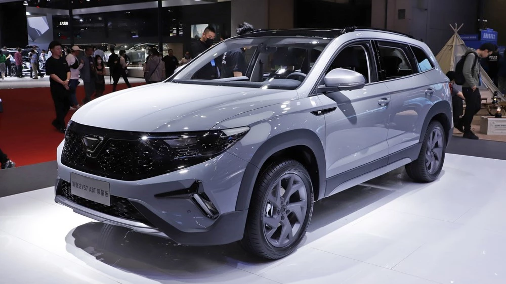 Jetta VS7 сбоку спереди