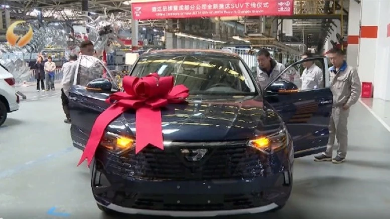 Обновленный кроссовер Jetta VS7 спереди