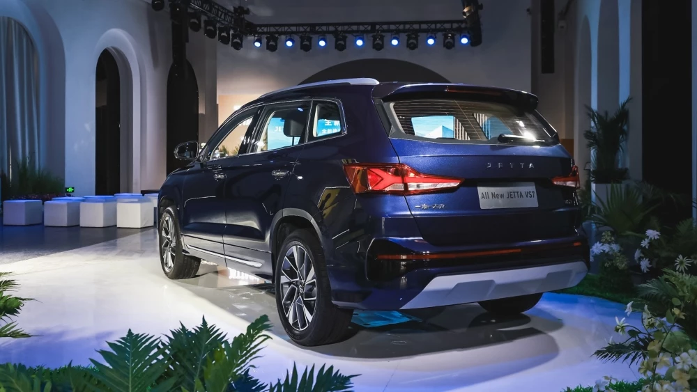 Обновленный кроссовер Jetta VS7 сбоку спереди цены