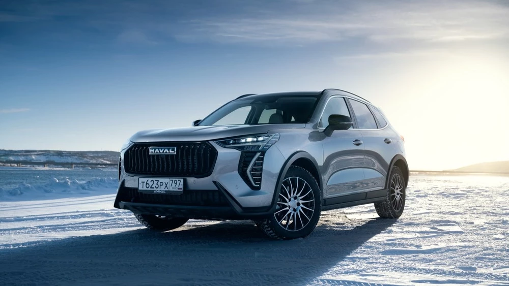 Обновленный новый Haval Jolion спереди сбоку