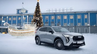 Обновленный новый Haval Jolion сбоку спереди в Мурманске