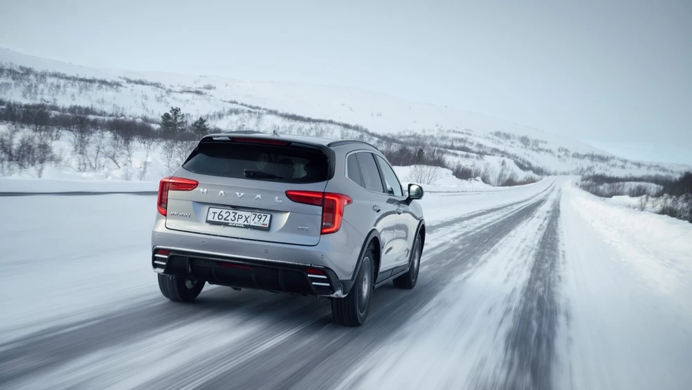 Обновленный новый Haval Jolion сзади сбоку в динамике