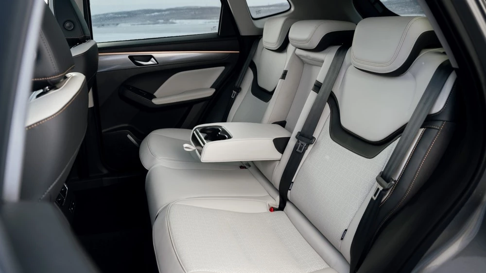 Обновленный новый Haval Jolion салон интерьер второй ряд сиденья