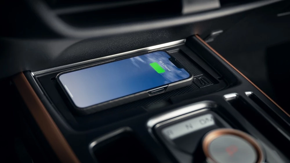 Обновленный новый Haval Jolion салон интерьер беспроводная зарядка