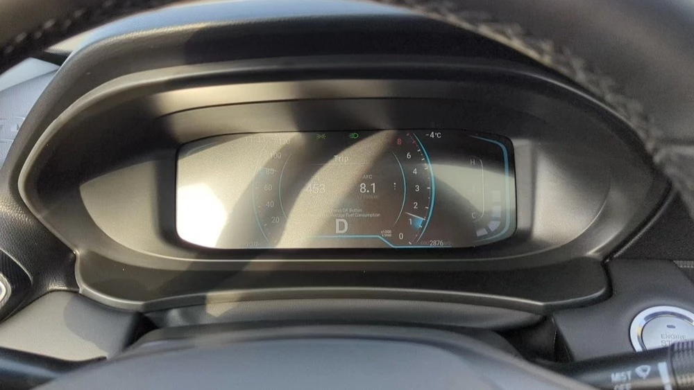 Kaiyi E5 салон интерьер приборная панель засвет блики