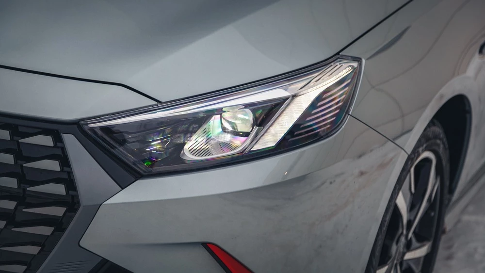 Kaiyi E5 спереди фара