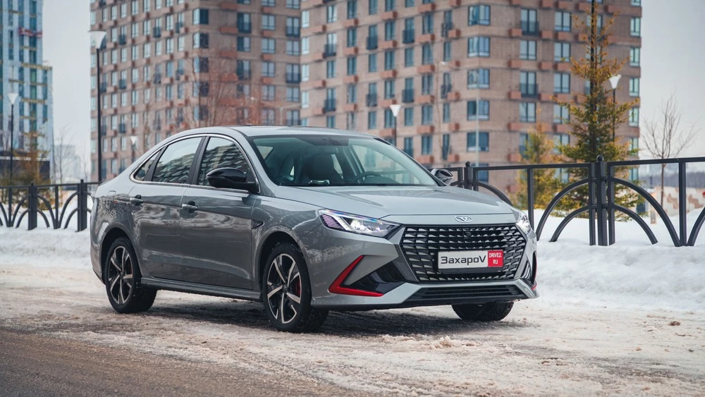 Kaiyi E5 тест сбоку спереди