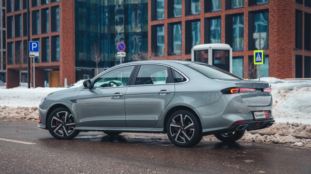 Kaiyi E5 тест сбоку сзади