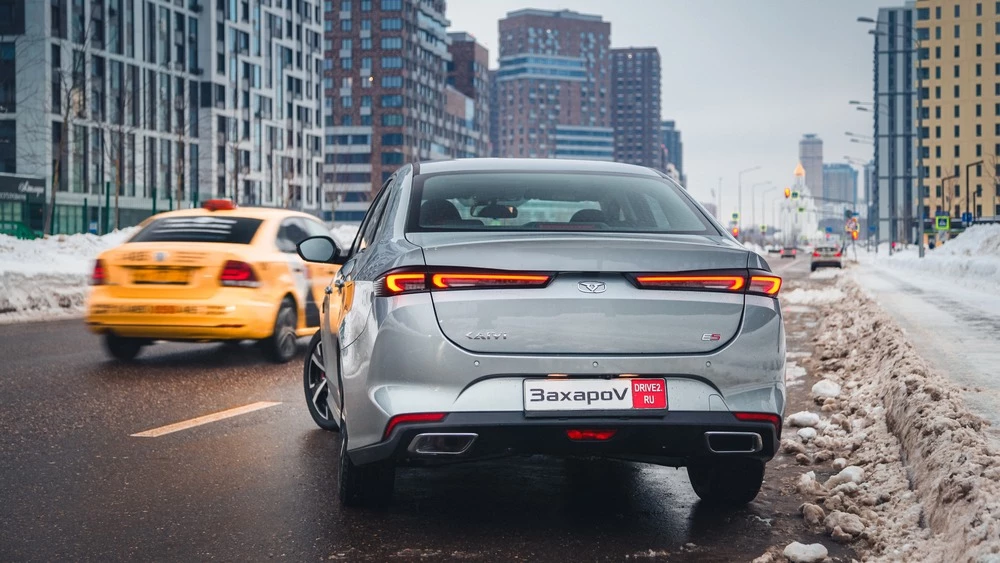 Kaiyi E5 тест сбоку сзади такси