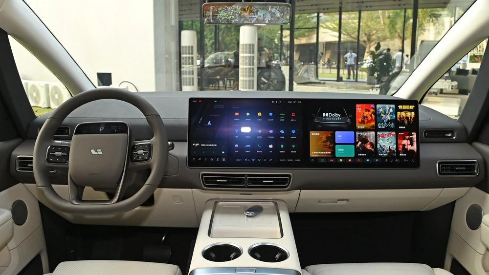 Электрический минивэн Li Mega салон интерьер