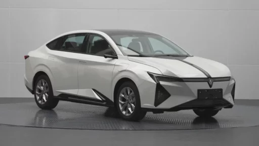 Lingxi L от СП Dongfeng и Honda сбоку спереди