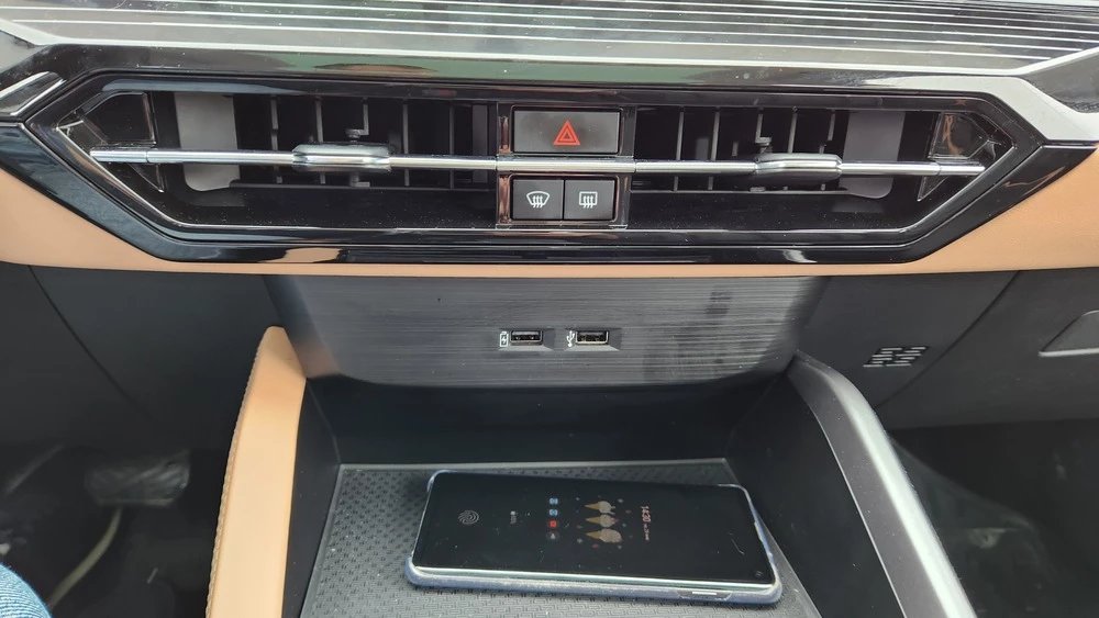 Livan X6 Pro тоннель воздуховод салон интерьер