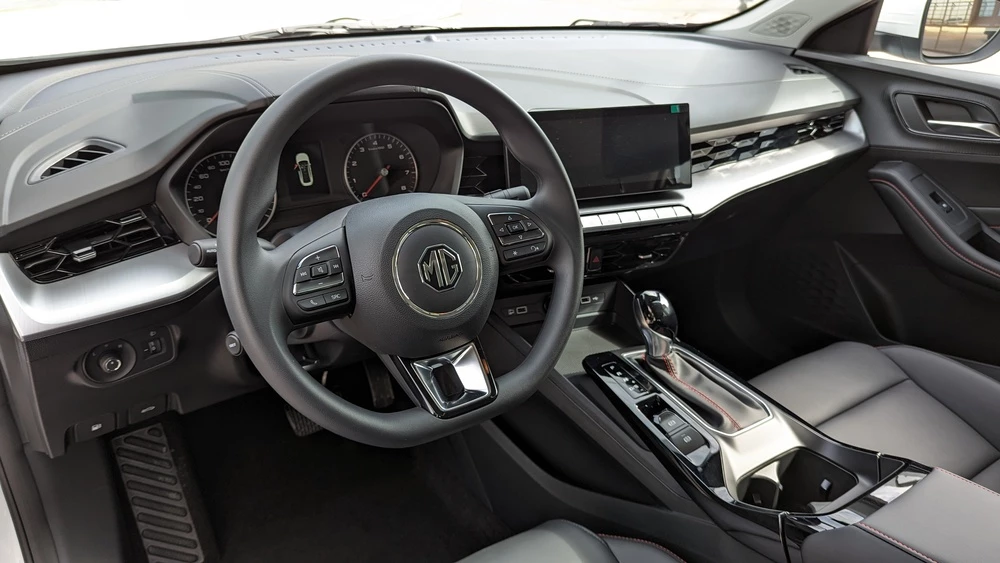 Седан MG 5 салон интерьер