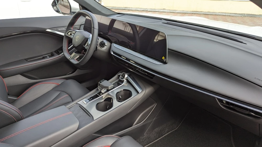 Лифтбек MG 7 салон интерьер