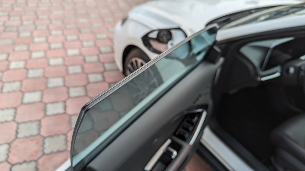 Лифтбек MG 7 двойное стекло безрамочная дверь