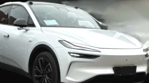 Onvo L60 от Nio спереди сбоку