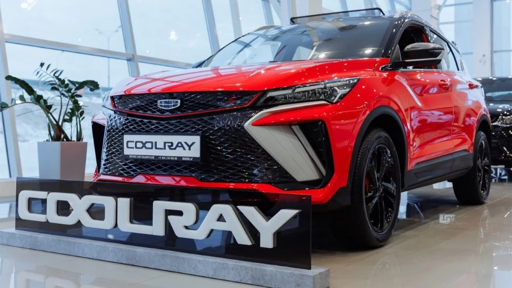 дилерский центр автосалон GEELY БИЗНЕС КАР Лосиный Остров Coolray спереди сбоку