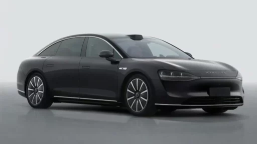 Электрический седан Stelato S9 от BAIC и Huawei спереди сбоку