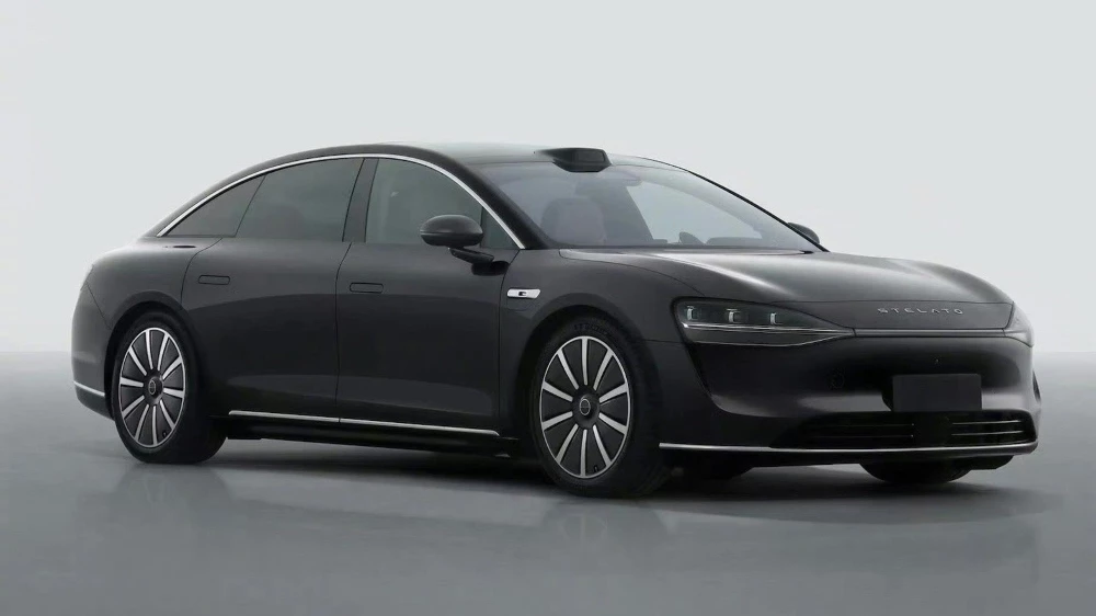 Электрический седан Stelato S9 от BAIC и Huawei спереди сбоку