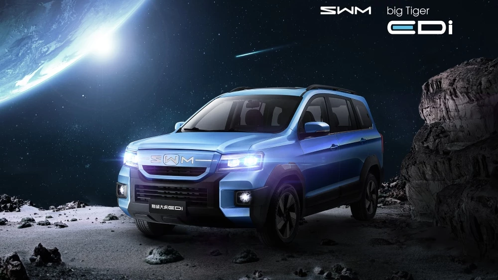 Гибридный кроссовер SWM G03F EDI сбоку спереди