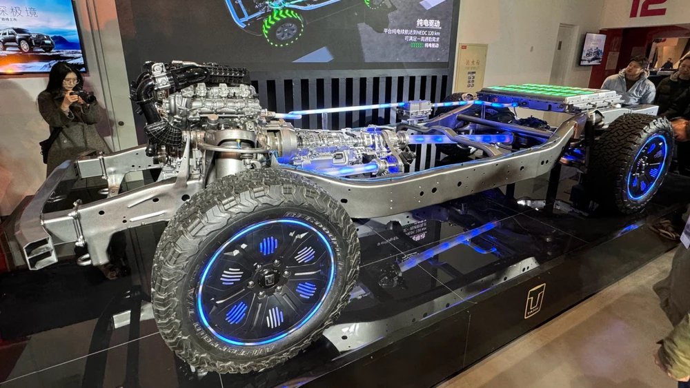 Tank 700 Hi4-T платформа