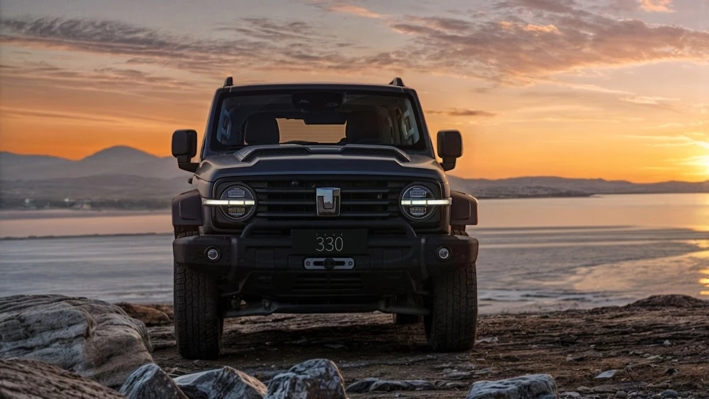 Внедорожник Tank 330 спереди