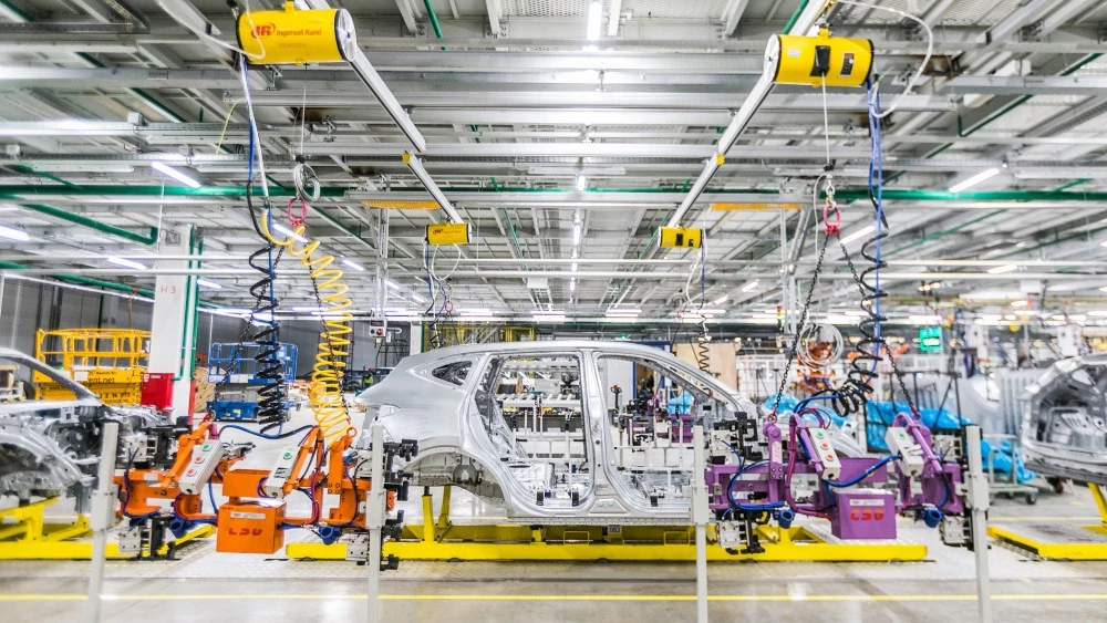 завод Haval цех сварки навеска дверей 