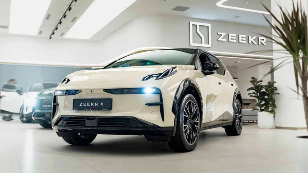 Zeekr X в автосалоне официальный шоурум в Казахстане в Алматы