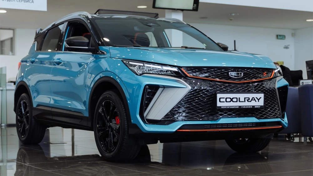 GEELY БИЗНЕС КАР Каширский Coolray сбоку спереди у дилера
