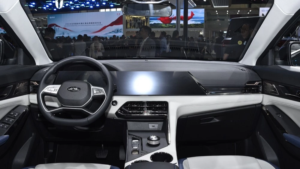 JAC X8 PHEV интерьер в Пекине