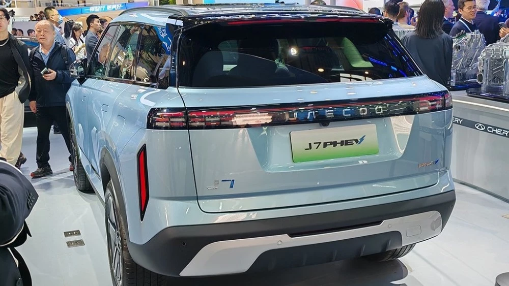 Jaecoo J7 сзади в Пекине