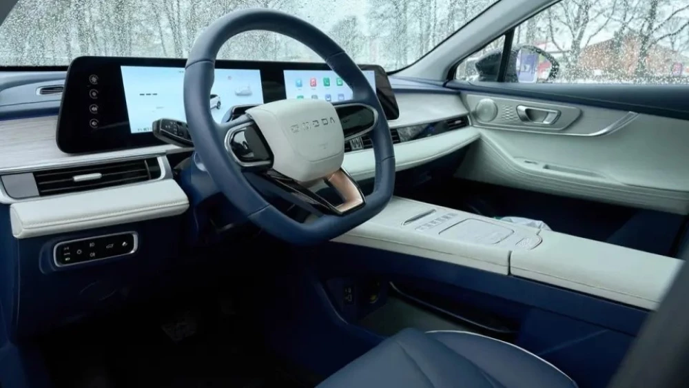 Электрический кроссовер Omoda E5 в Москве интерьер