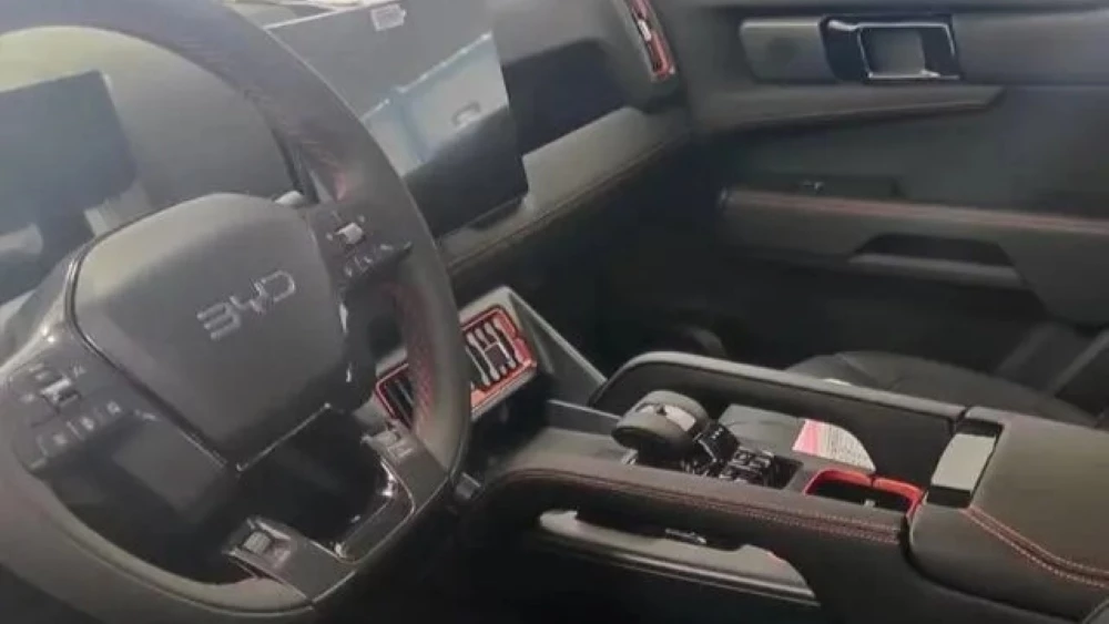 Пикап Byd Shark интерьер