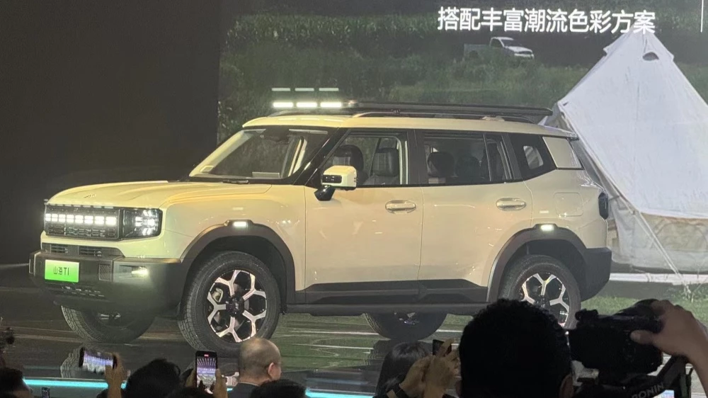 Jetour Shanhai T1 спереди сбоку на презентации в Китае