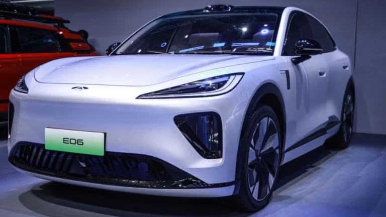 Chery Fulwin E06 спереди сбоку в Пекине