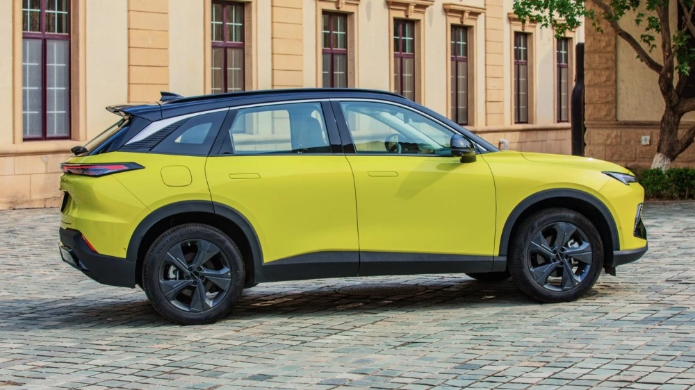 обновленный BAIC X55 2024 модельного года сбоку