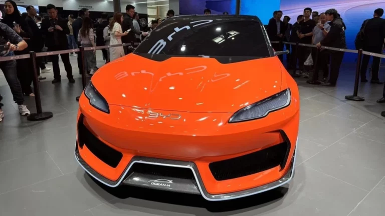 BYD Ocean-M спереди Пекинский автосалон