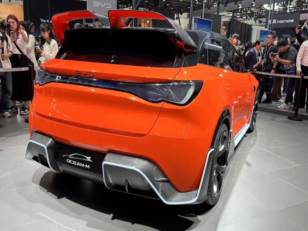 BYD Ocean-M сзади Пекинский автосалон